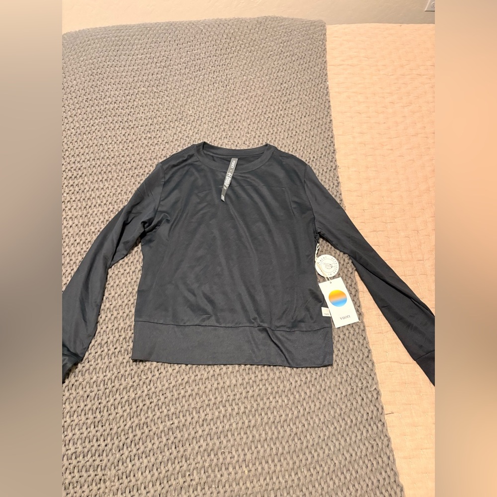 Vuori Long Sleeve Tee in Black
